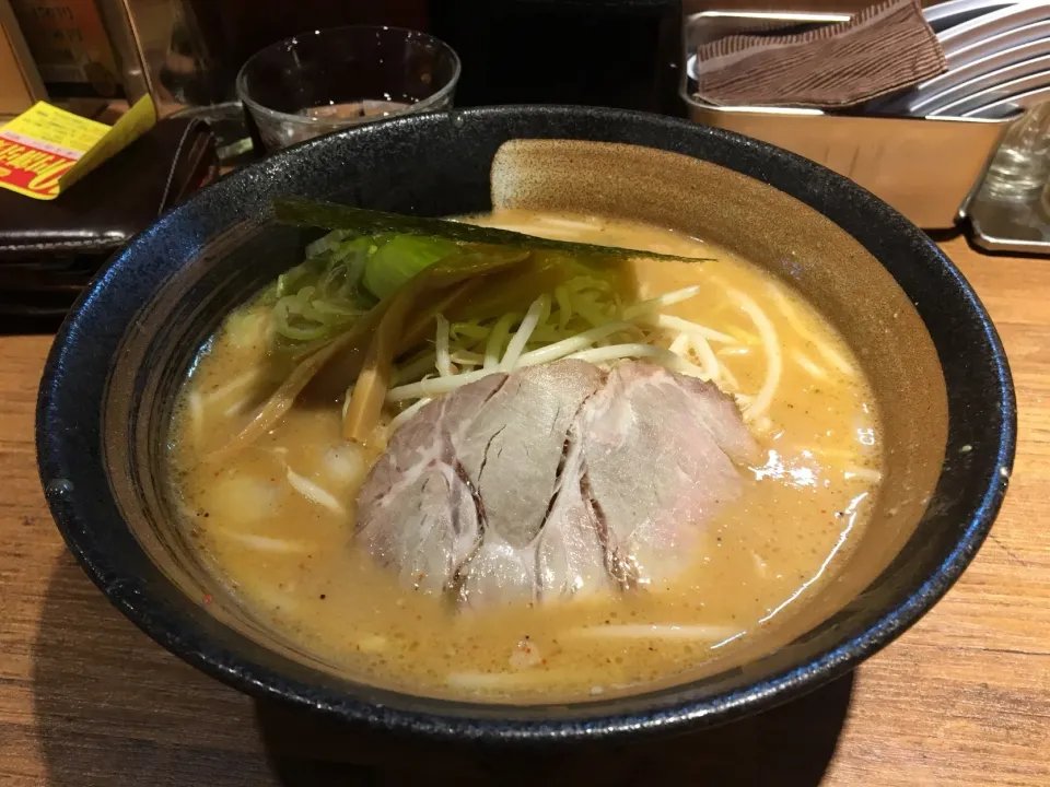 味噌ラーメン50円割引券で740円(すみれは並んでて入れなかった)|PegaOさん