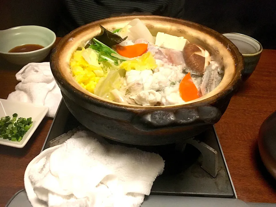 Snapdishの料理写真:夜勤明け母親の定期歯科検診後のランチTimeに河豚のちり鍋🍲🐡|Tarou  Masayukiさん