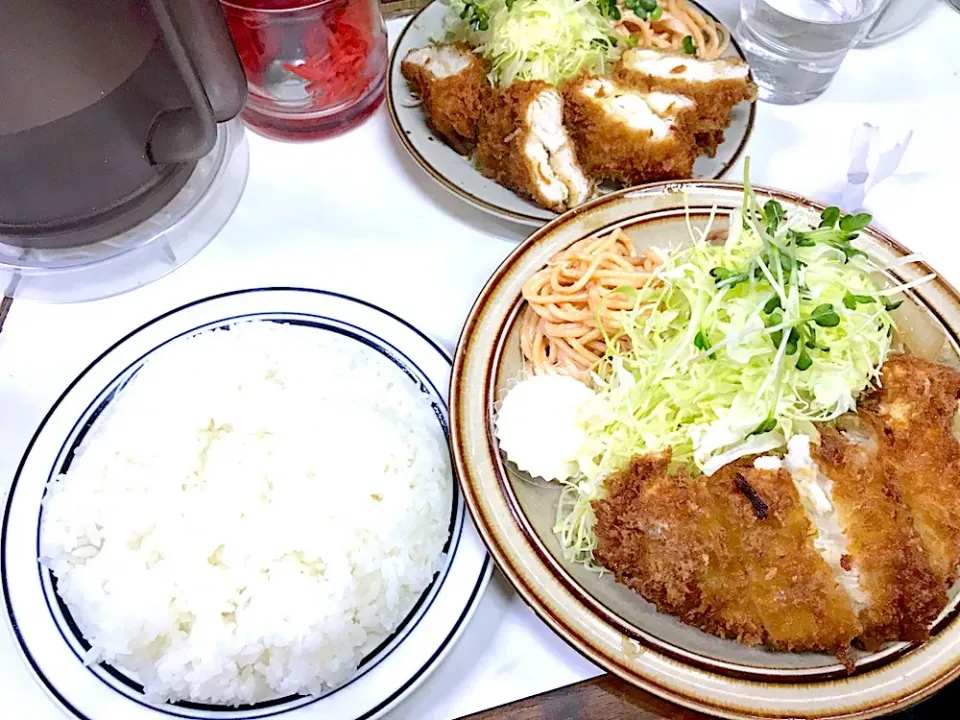 キッチン南海の平目フライと生姜焼きのセットに、チキンカツ追加|TonyYamadaさん