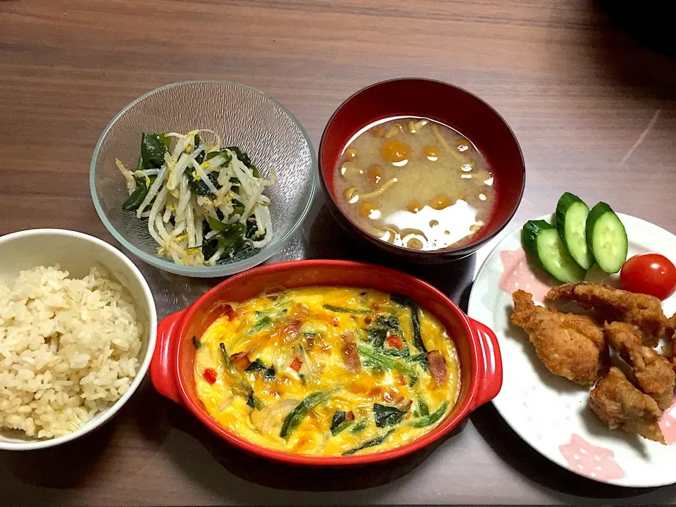 ほうれん草のキッシュ 唐揚げ なめこ汁 もやしとわかめの中華胡麻和え 生姜炊き込みごはん|おさむん17さん