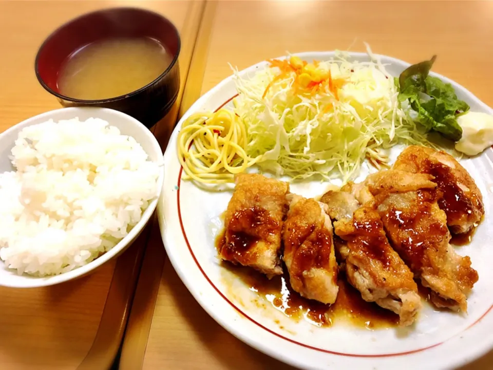 Snapdishの料理写真:チキンステーキ定食 ¥800|Blue Moon Caféさん