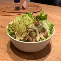 Snapdishの料理写真:きのことロマネスコ盛盛サラダ|Sさん