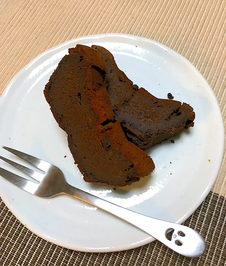 Snapdishの料理写真:とろける口溶け 生チョコ風ガトーショコラ 作り方・レシピ | 料理・レシピ動画サービスのクラシル|ちぐあささん