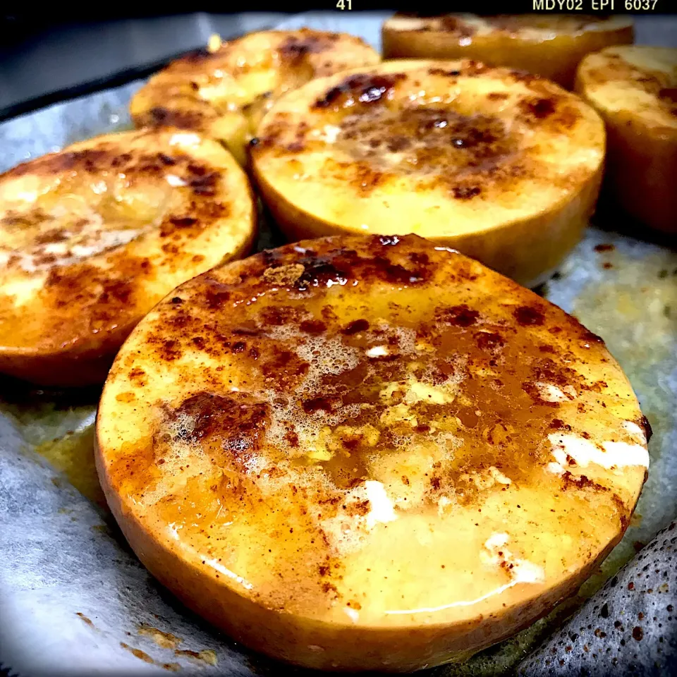 Snapdishの料理写真:シナモンたっぷりの焼きリンゴ|ロック♪さん