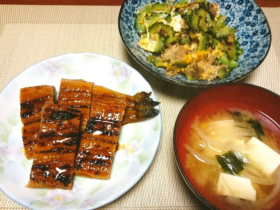 Snapdishの料理写真:☆今日の晩ごはん☆  鰻  サバ缶でゴーヤチャンプル  お豆腐のお味噌汁|hamamaさん