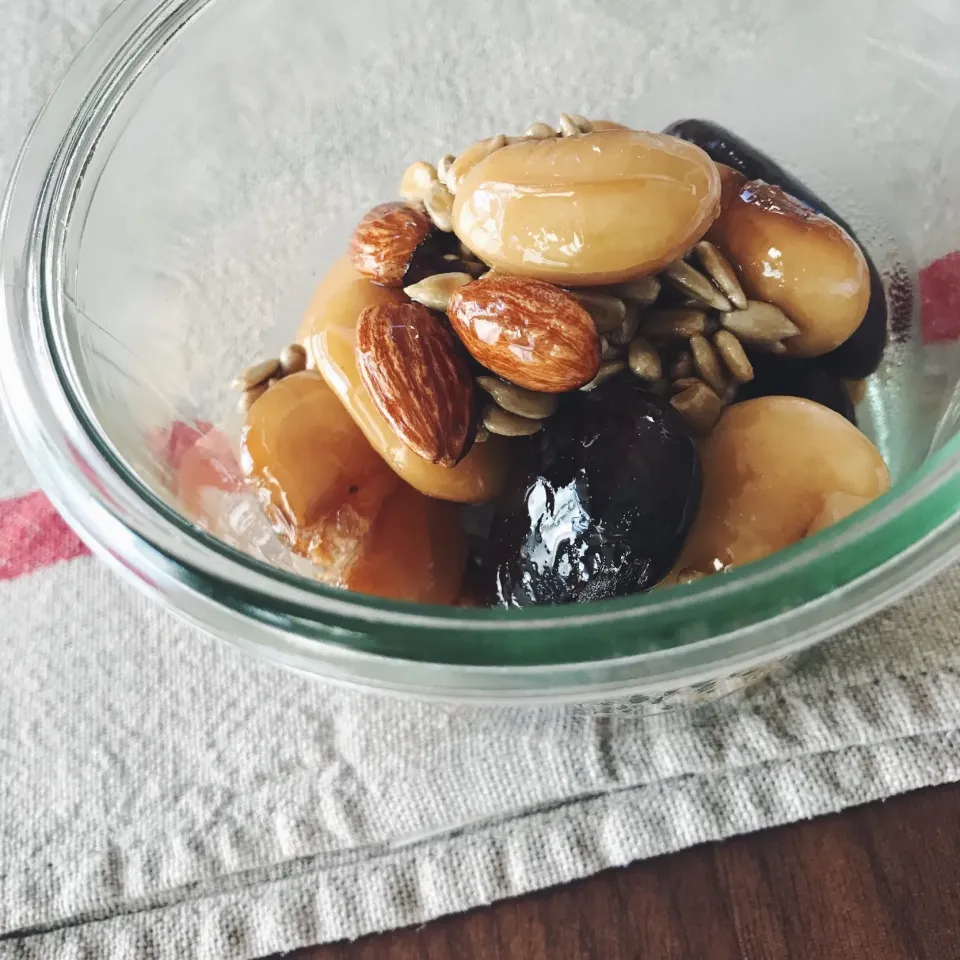 豆とナッツの飴煮|麻紀子さん