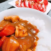 カレーと手作りチーズのカプレーゼ❤️|Ｒさん