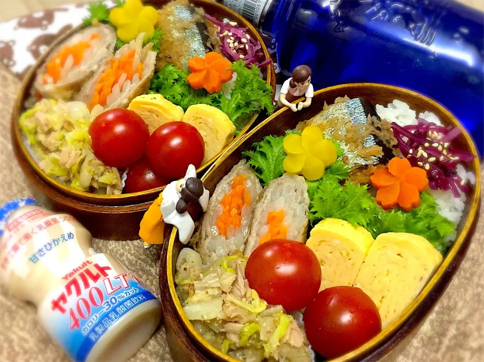 秋刀魚の梅おろし煮&もやしと人参🥕の肉巻き&白菜のツナおかかポン酢和え&出汁巻き玉子&人参飾り切り&しばわかめ&わさび菜&プチトマト🍅の夫婦お弁当♪

 #弁当  #フチ子  #秋刀魚  #豚肉巻き  #白菜|桃実さん