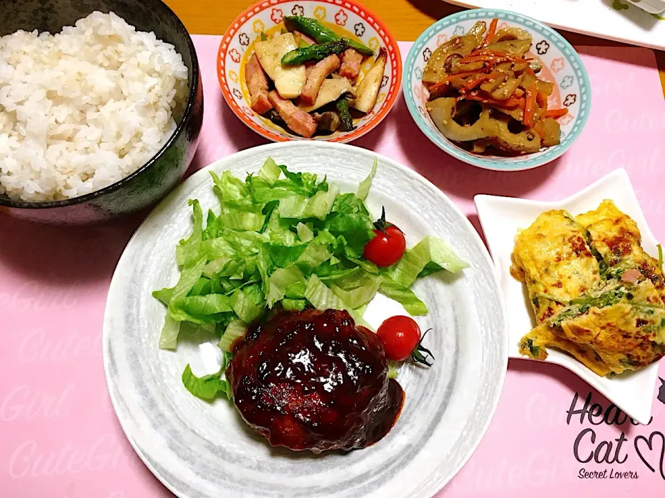 Snapdishの料理写真:シンプルハンバーグ＆豆苗オムレツ＆エリンギアスパラベーコン＆れんこんのきんぴら☀️|くろねこっく🐈‍⬛さん