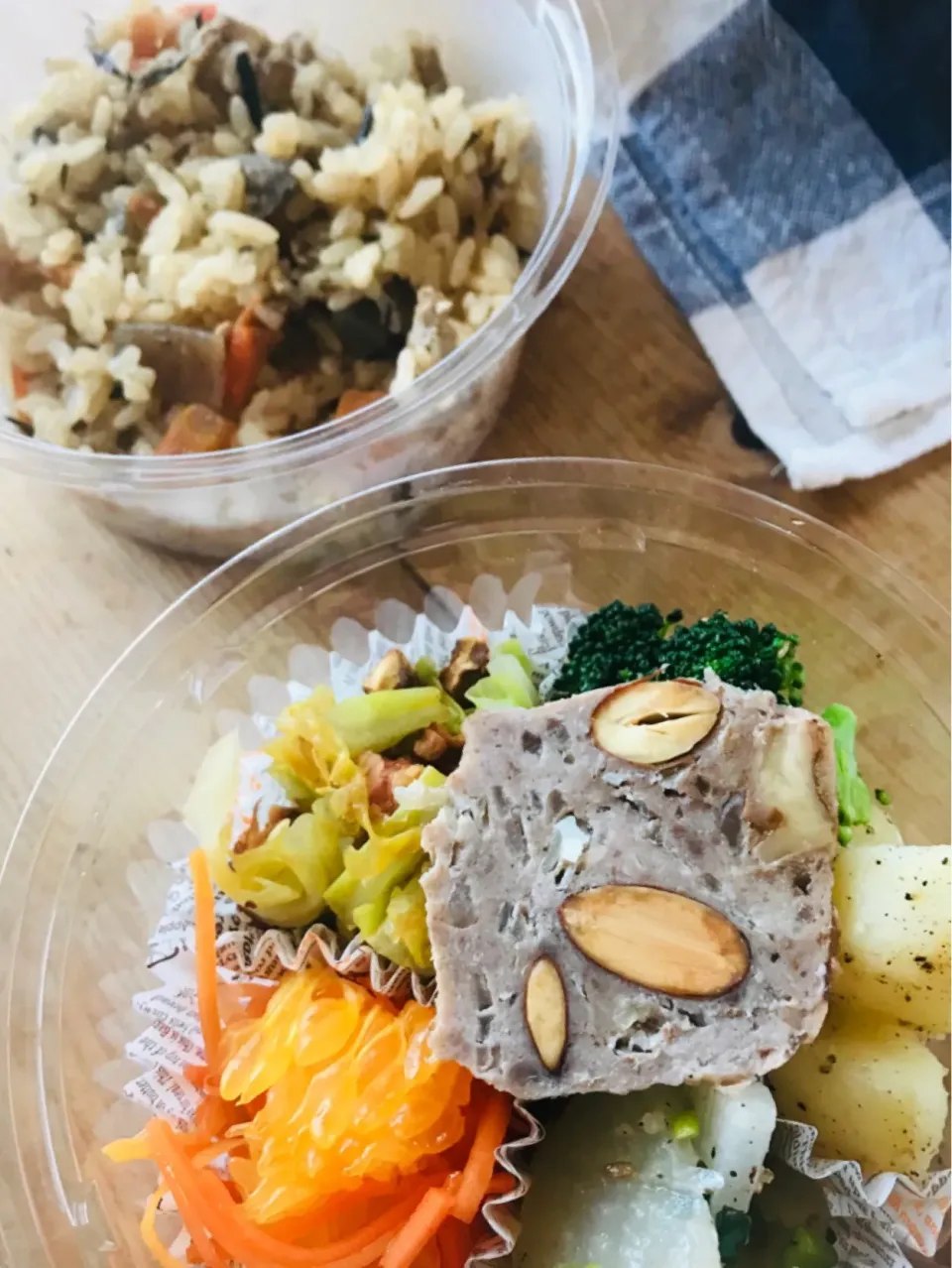 Snapdishの料理写真:炊き込みご飯のお弁当^ ^|meguさん