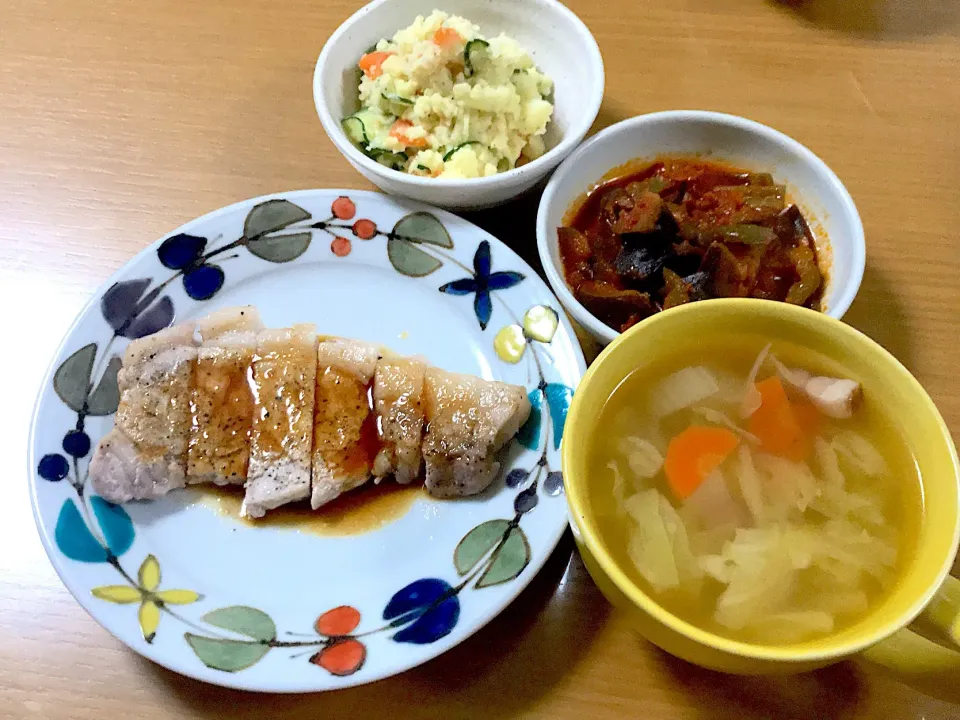 Snapdishの料理写真:豚ロース 焼肉風ソース
コンソメスープ
ナスのトマト煮
ポテトサラダ|333さん