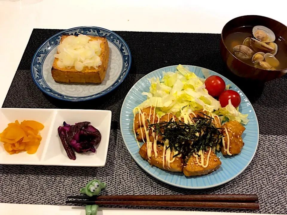 Snapdishの料理写真:#鶏胸肉の照り焼き 
 #サラダ 
 #厚揚げ豆腐 
 #あさりの味噌汁 
 #漬物|ゆぺこさん