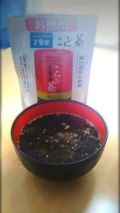 こんぶ茶でおぼろ昆布の味噌汁|ひなねこさん