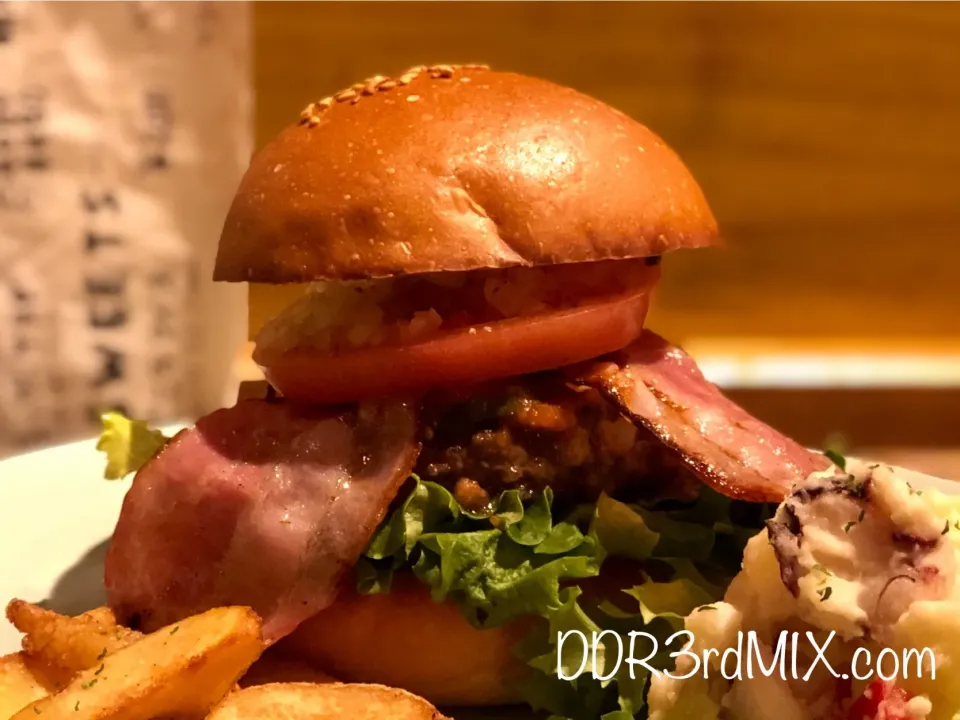 Snapdishの料理写真:鳥取遠征最初の夜はシュビドゥバーでBLTバーガー|ddr3rdmixさん