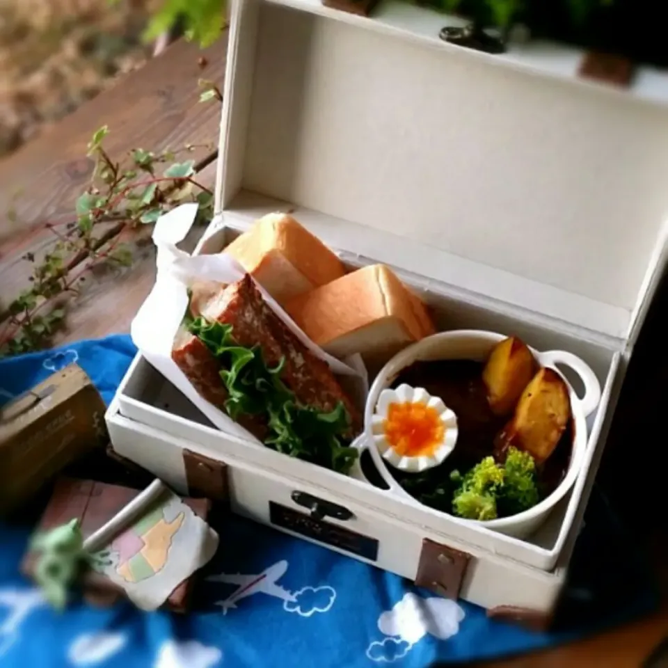 Snapdishの料理写真:旦那さんの朝ごパンお弁当♪|kyujaさん