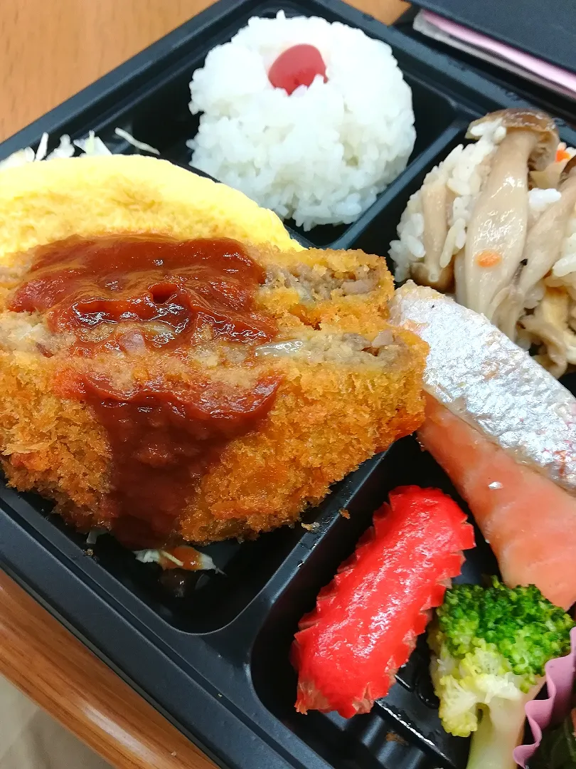 和牛ミンチカツ弁当(ФωФ)ﾌﾌﾌ|深夜特急fさん