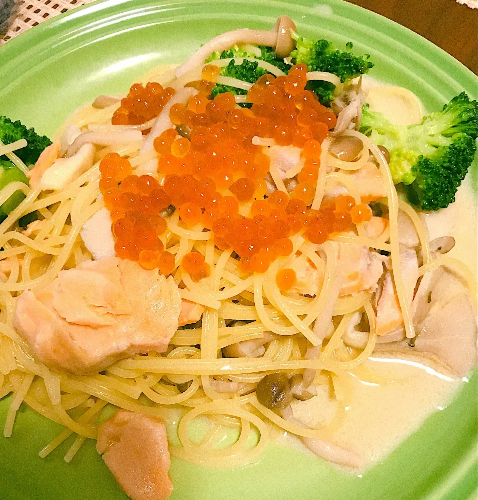 Snapdishの料理写真:いくらと鮭のクリームパスタ☆|じゅんこさん