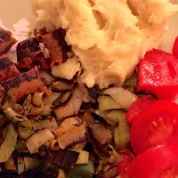 Snapdishの料理写真:Mashed potato, leeks, tomato and vegan sausage|georgianaさん