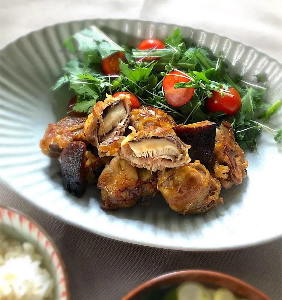 朝ごはんを食べよう🍚椎茸の肉巻きで朝ごはん🍄伊豆の特産の椎茸で🙌|あしゃぱんさん