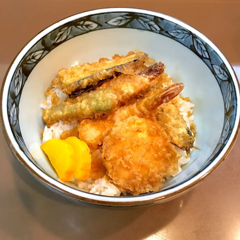 Snapdishの料理写真:土曜日の昼ごはん‼︎ 16 February
 #土曜日   #お昼ごはん  #昼ごはん  #ランチ  #lunch  #天丼  #大阪 #天ぷらこまつ|Yoshinobu Nakagawaさん