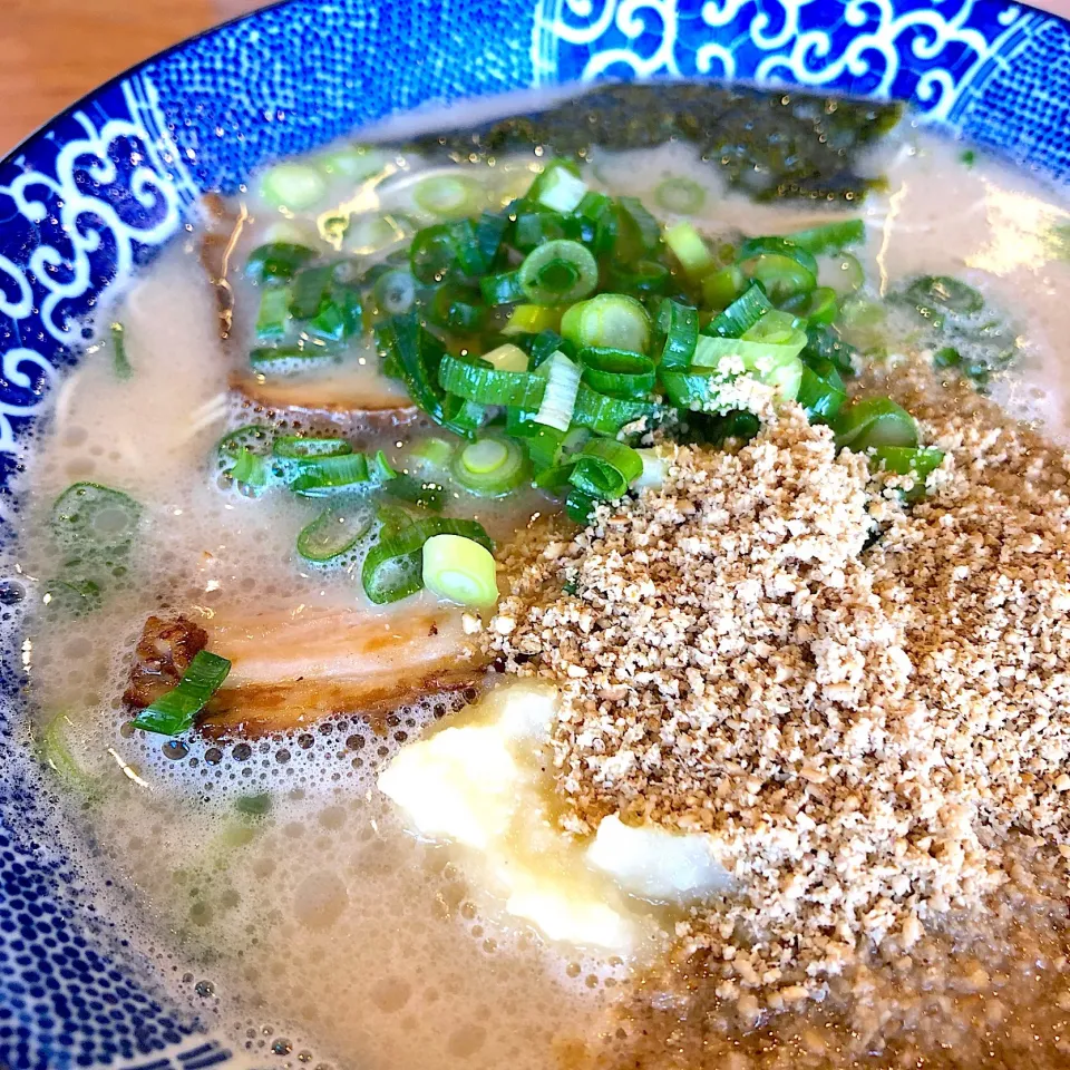 豚骨ラーメン🍜 ニンニク擂り胡麻たっぷり‼︎|Seikoさん