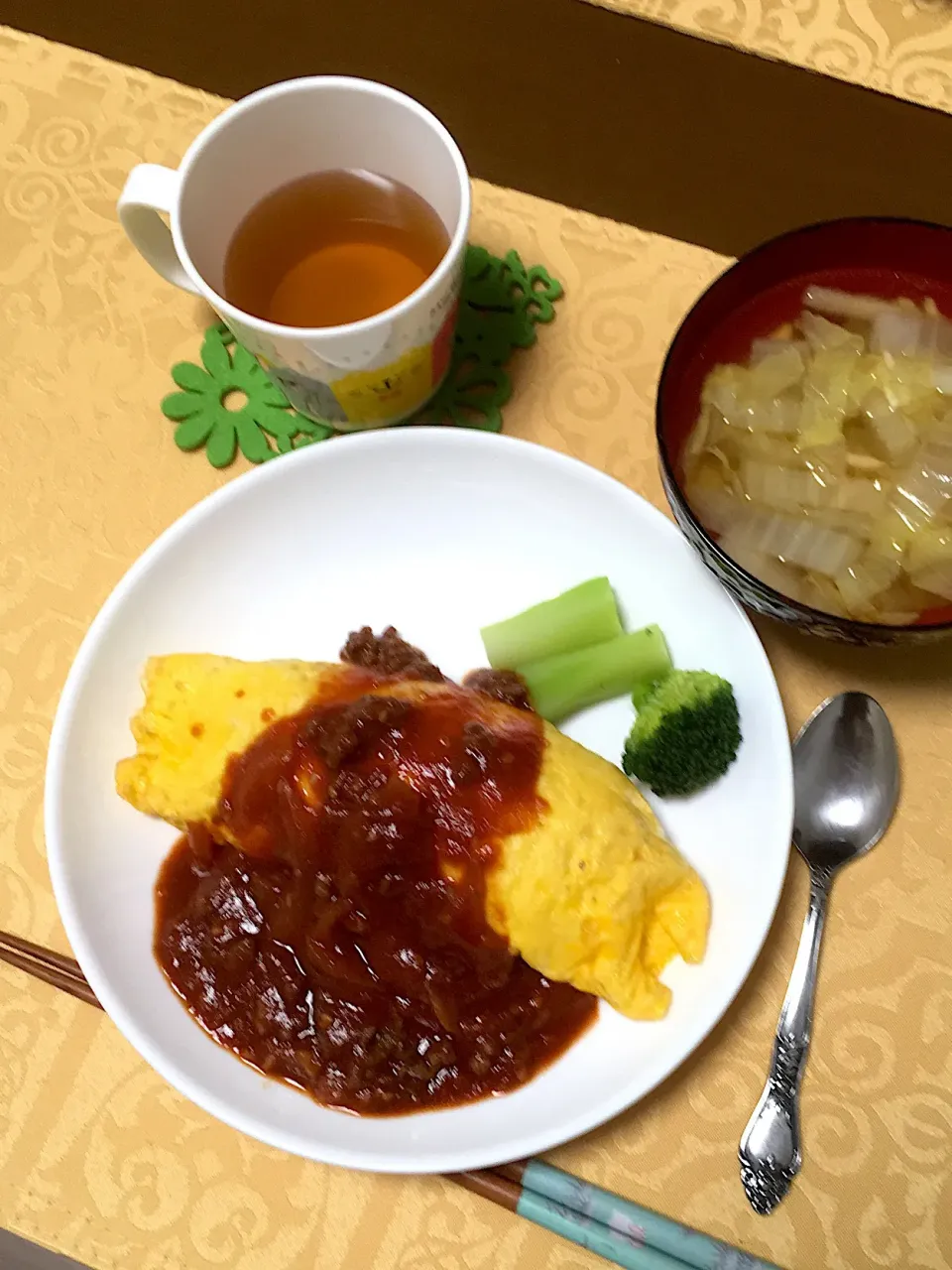 Snapdishの料理写真:シンプルオムライス～ハヤシソースかけ～♪白菜とツナのスープ♪|ちぃさん