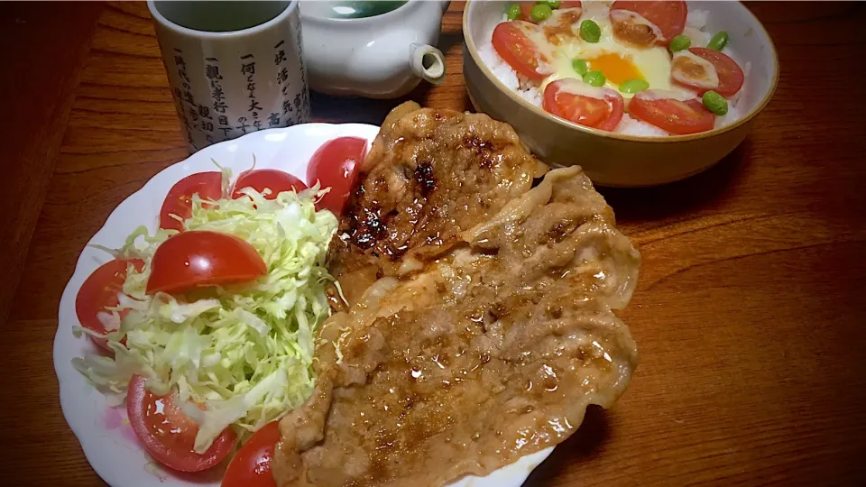 今日の実家でのテニス🎾前の男飯(*´-`*)
豚ももスライス晩餐館焼肉&ズボラチートマDON(隠し味は麺つゆ)...♪*ﾟ|ひーちゃんさん