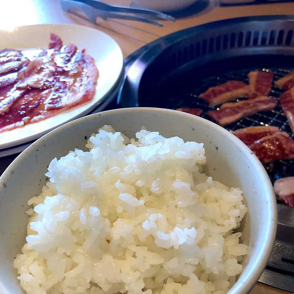 お肉と白いご飯🍚|ヨッチャンさん