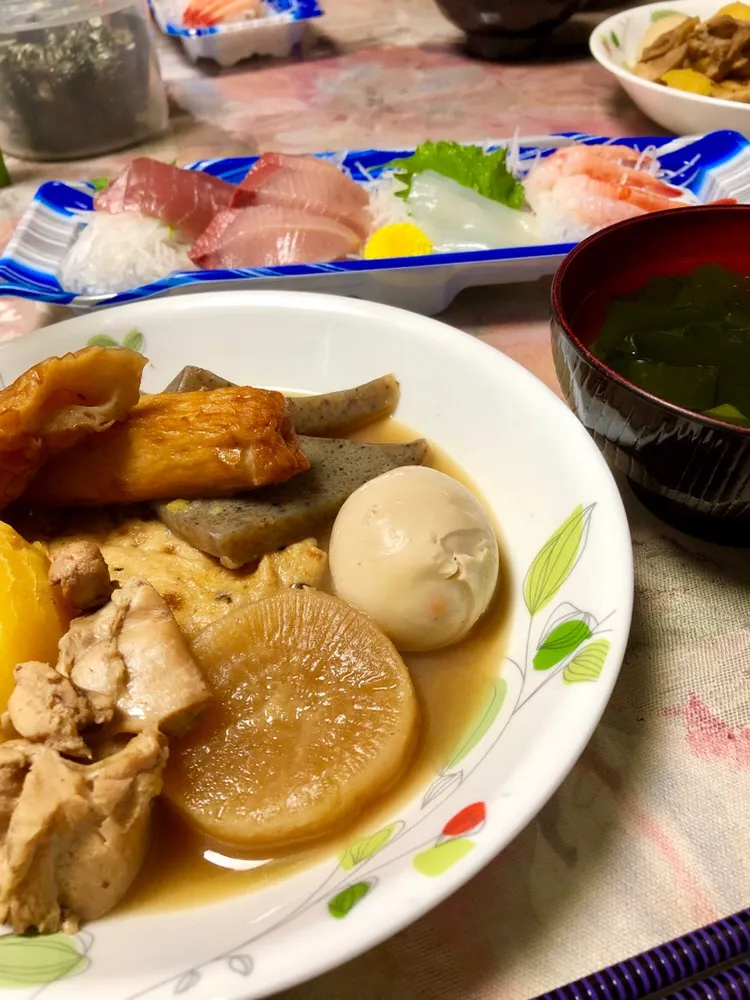 関東炊き🍢お刺身
義父母の家にて🎵
うっかり生姜がなくて、生姜醤油で食べれず😭|くっきいママさん