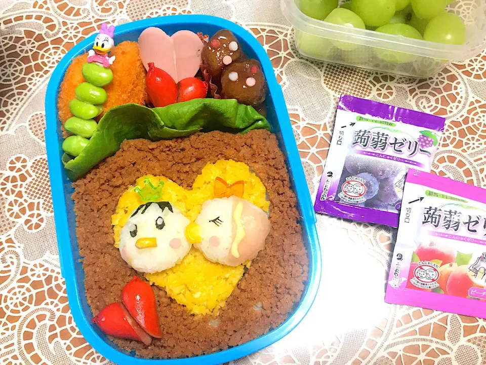 ドナルドのそぼろご飯弁当🍀  

なんだかなー、可愛くない😞残念…


#ドナルド弁当#デコ弁 #デコ弁  #中学生女子弁当  #キャラ弁  #そぼろ弁当  #二色丼弁当 #可愛くできなかった|makoさん