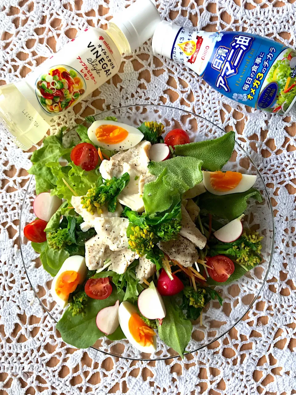 Snapdishの料理写真:春野菜と蒸し鶏✖️アップルビネガー＆レモン✖️アマニ油の爽やかサラダ🥗
#かける♪ビネガーラボ#アップルビネガー&レモン|とんちんさん