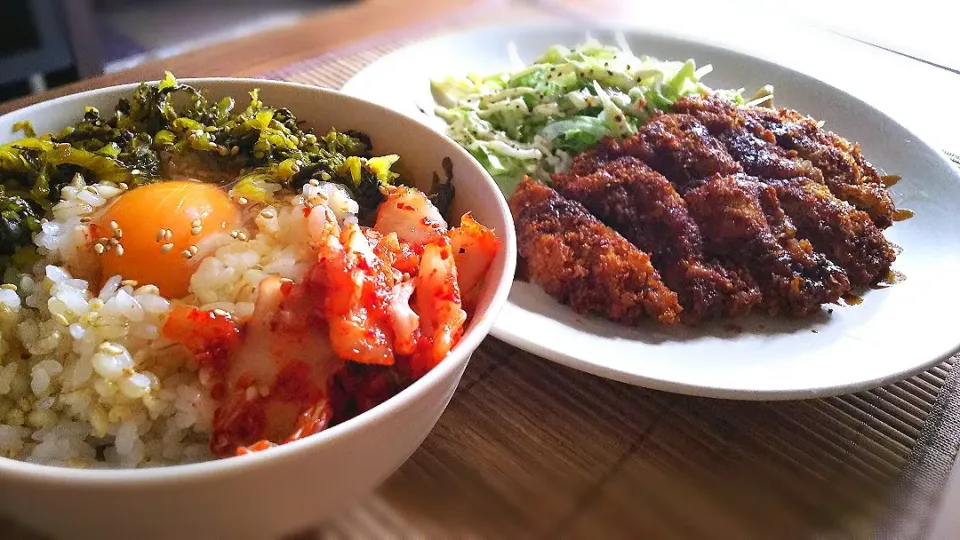 ｿｰｽｶﾂ&ｺﾞﾏ高菜ｷﾑﾁ卵かけご飯～
の昼ごはん✨|kaz(*･ω･)さん