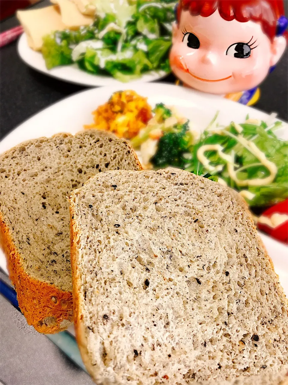 香りからおいしい♡バジルとオレガノのゴマ食パン。|ぽき。さん