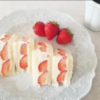 Snapdishの料理写真:いちごサンド🍓|kororon8さん