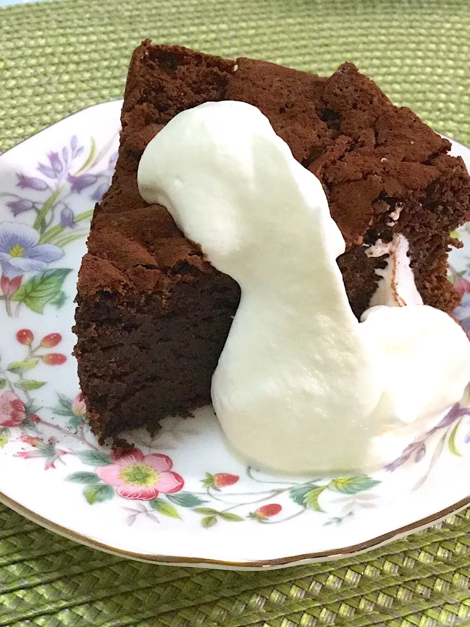 バレンタインの残り板チョコで
ガトーショコラハート💕
やっと自分も食べれます〜|yukoさん