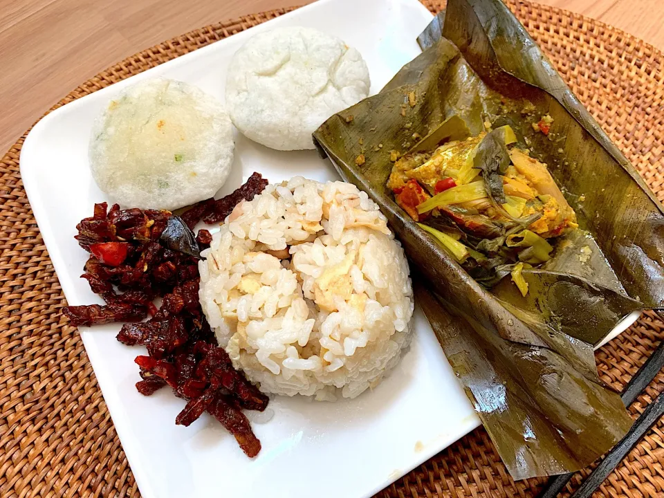 Lunch pepes ikan|yeni kartikasariさん