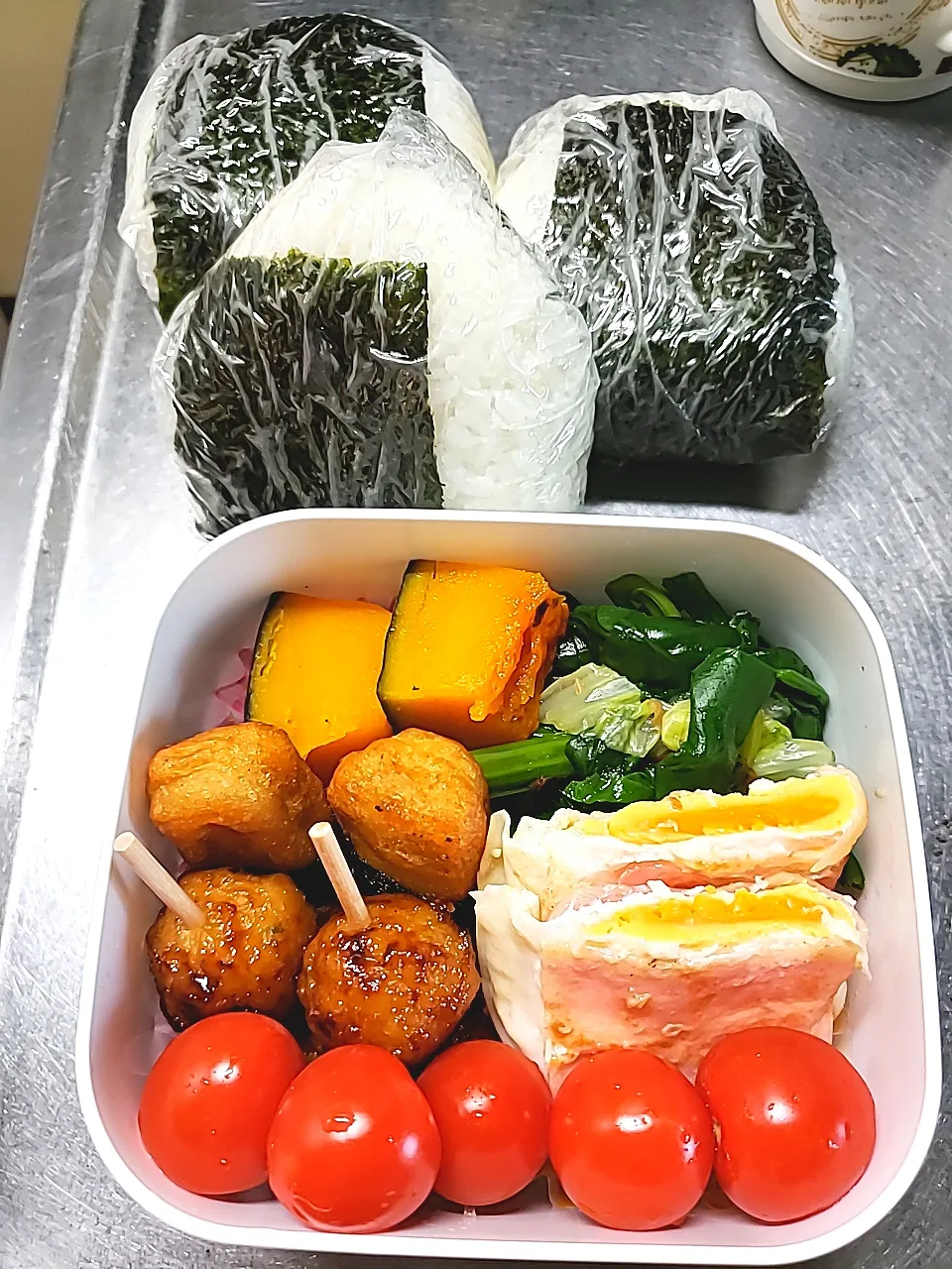 早弁しやすいからと今日もおにぎり弁当|友美さん