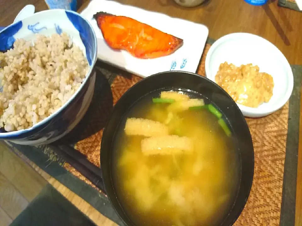 カレイのみりん干し&キャベツの味噌汁&納豆|まぐろさん