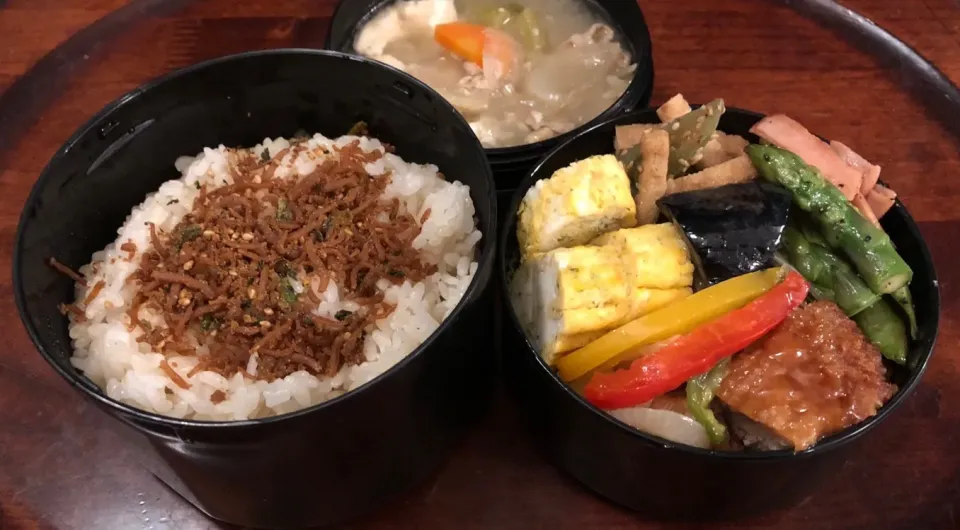 Snapdishの料理写真:本日も息子弁当🍱チキン南蛮🍗アスパラベーコン🥓フキと揚げのきんぴら🥘厚焼き玉子🍳ちりめん山椒 #息子弁当  #サーモスランチジャー  #チキン南蛮  #アスパラベーコン  #フキのきんぴら  #厚焼き玉子 #snapdish # macaroni  #札幌  #中島公園|Yukie  Toriseさん