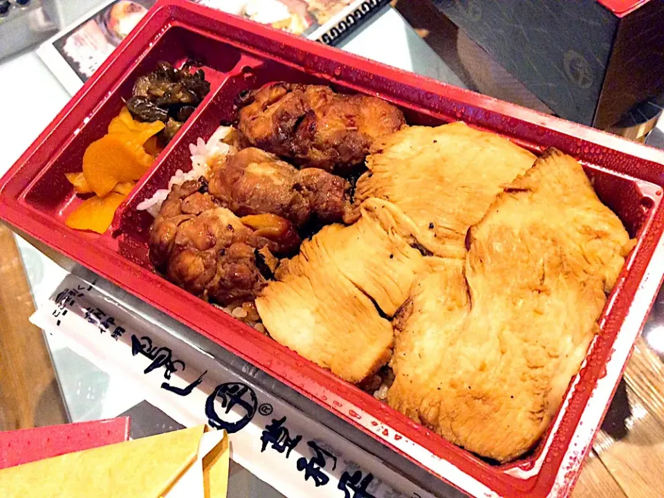 Snapdishの料理写真:登利平さんのお弁当😋|アライさんさん