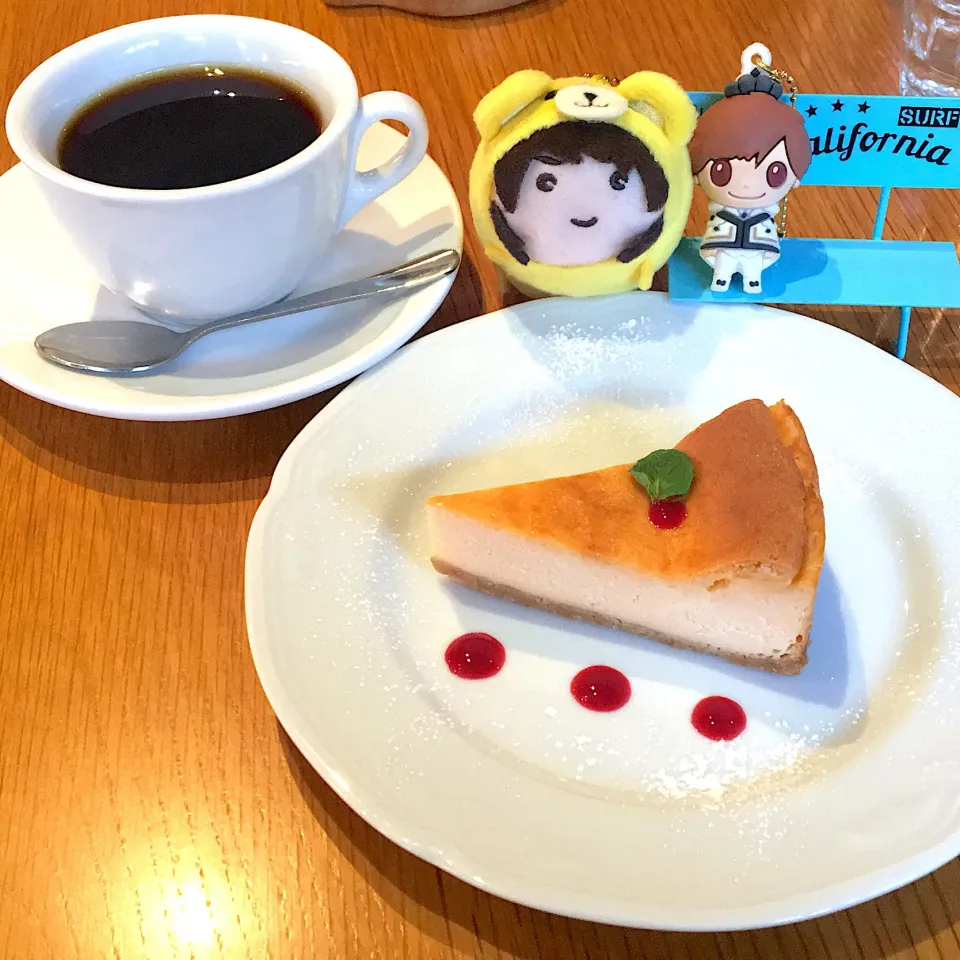 チーズケーキとコーヒー💛🖤|なぎさん