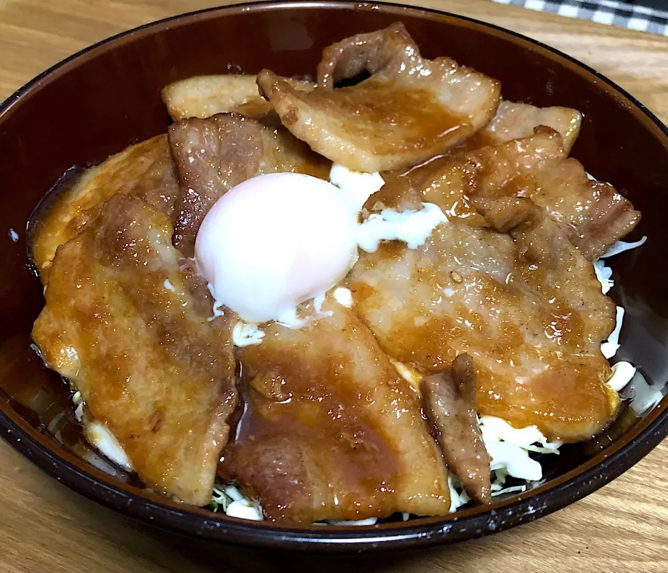 Snapdishの料理写真:温玉のせスタミナ豚焼肉丼|まぁたんさん