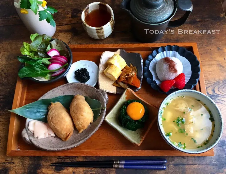 Snapdishの料理写真:お稲荷さんの朝ごはん|@keijunrinさん