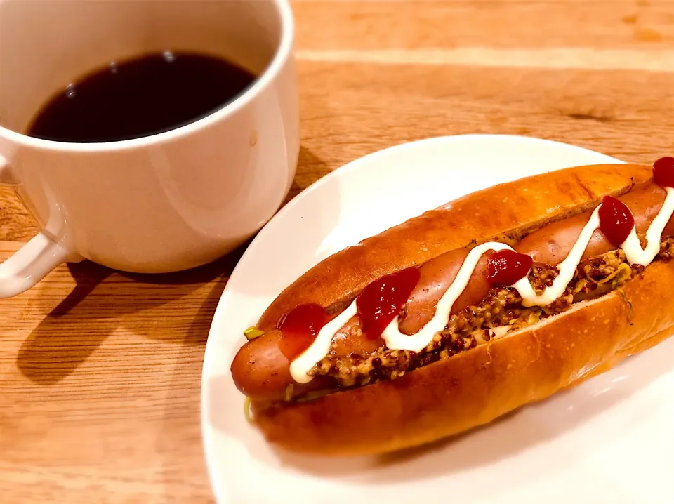 おっきなホットドッグで朝ごはん|shibayagiさん