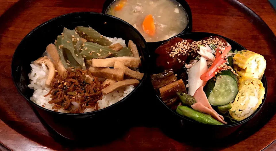 本日も息子弁当🍱黒酢肉団子🍗厚焼き玉子🍳アスパラとベーコンの炒め物🥓鮭昆布巻き🦀きゅうりと大根のぬか漬け🥒（玄米精米のとき出た糠で自家製）ふきとお揚げきんぴら #息子弁当 #サーモス #サーモスランチジャー  #肉団子の甘酢あんかけ  #厚焼き玉子  #アスパラベーコン #鮭昆布巻き#ふきとお揚げきんぴら #ちりめん山|Yukie  Toriseさん