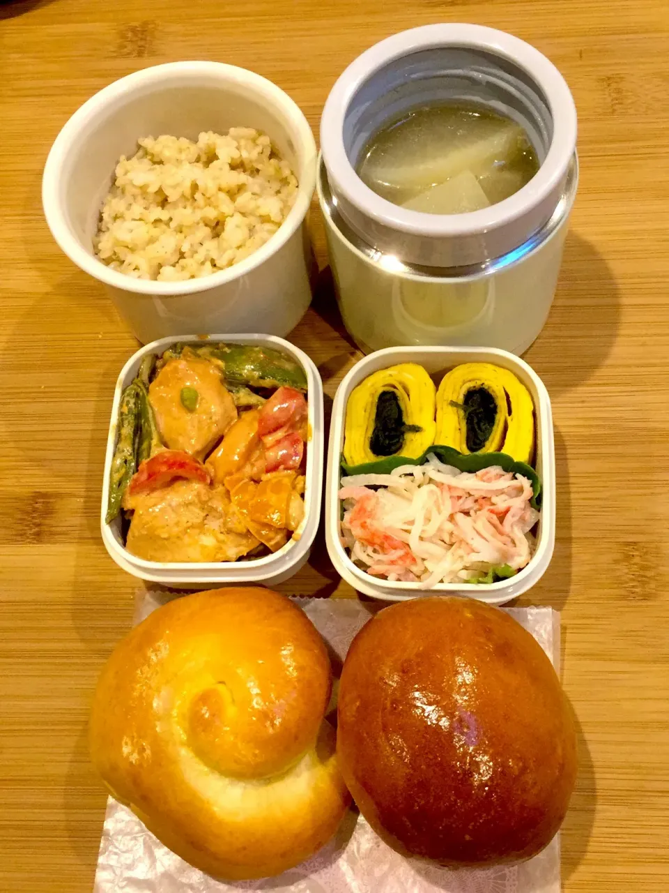 2/18の息子くん弁当🍱
車内用朝ごぱん🥯
 #弁当  #あさごぱん|ままみさん