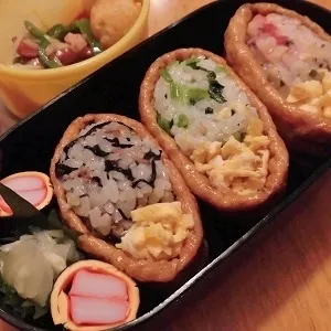 r_chibicoさんの冬のお弁当～冷たくても美味しい彩り三色いなり #楽天レシピ|楽天レシピさん