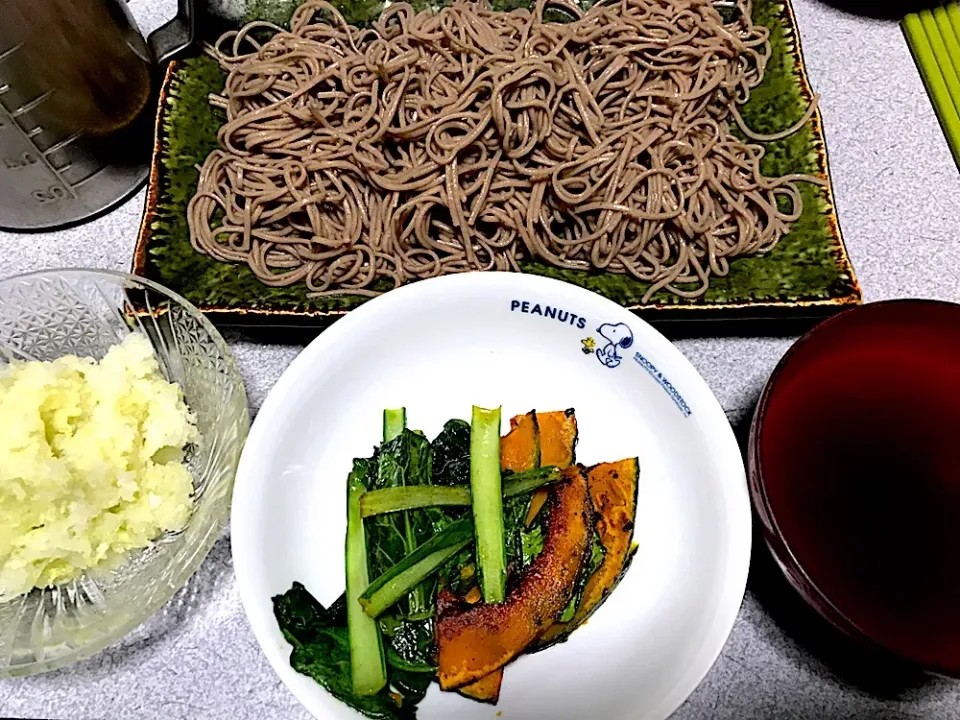 大根と蕎麦は味が合う #昼飯  十割蕎麦、大根おろし、カボチャ小松菜ソテー|ms903さん