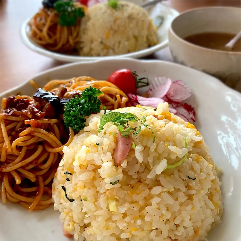 Snapdishの料理写真:お昼ご飯は炭水化物盛りだくさんだよね😂|さえちゃんさん