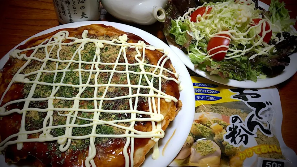 Snapdishの料理写真:今日の実家での男飯(*･ω･)マヨビームお好み焼き2枚&サラダ...♪*ﾟ|ひーちゃんさん